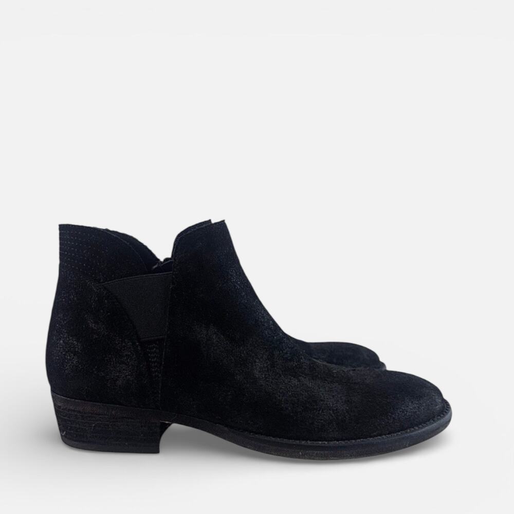 Vaneli Black Silver Rory Distressed Suede Booties Low Heel Size 9 Minimalist